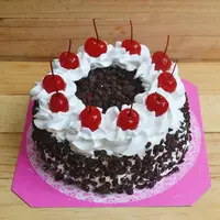 ilustrasi cara membuat&nbsp;kue black forest/Momomimee/shutterstock