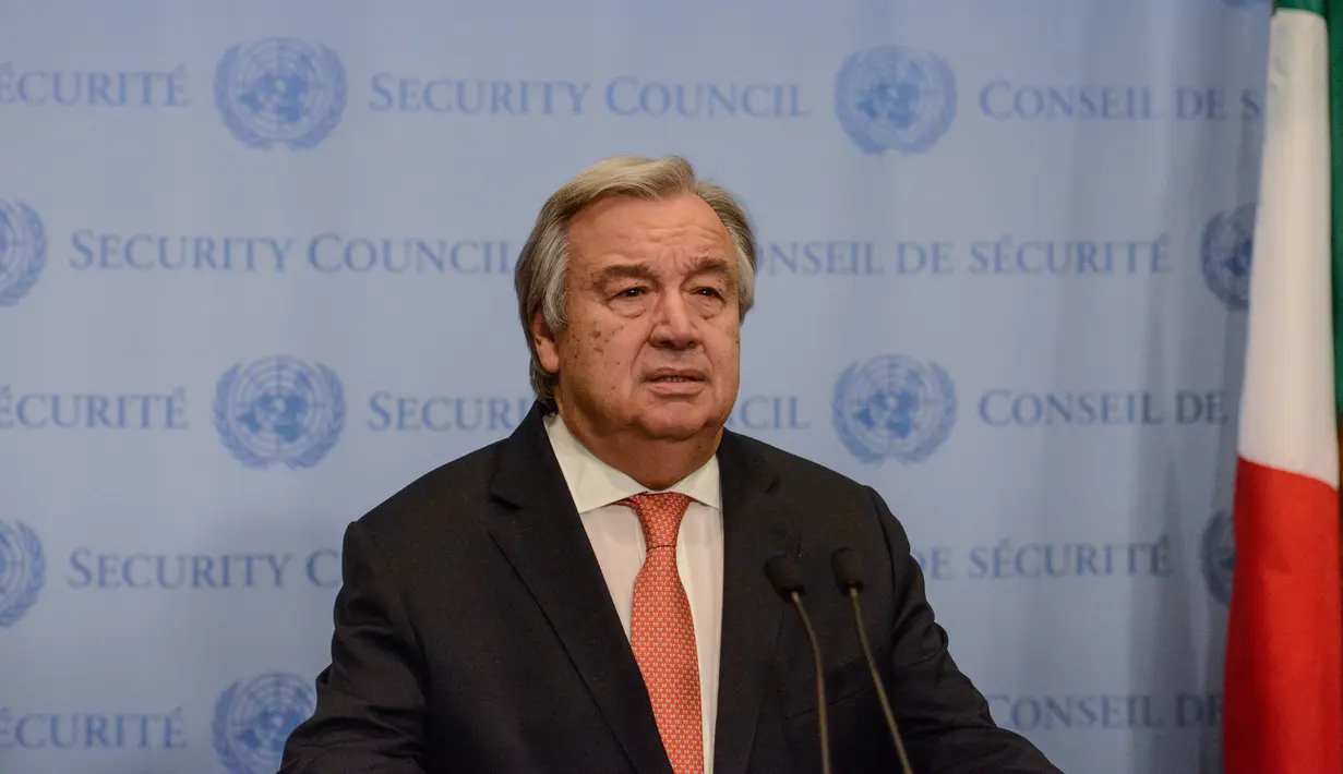 Sekretaris Jenderal Perserikatan Bangsa-Bangsa Antonio Guterres memberi keterangan terkait pemidahan Yerusalem sebagai ibu kota Israel di Markas Besar PBB, New York City (6/12). (Stephanie Keith / Getty Images / AFP)