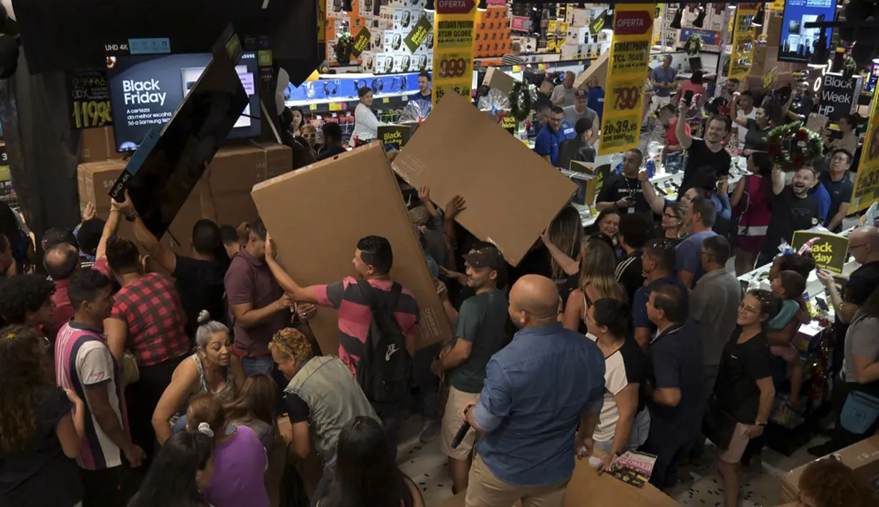 Sehari setelah Thanksgiving, yang biasa disebut sebagai Black Friday ini telah menjadi salah satu hari belanja tersibuk tahunan di Amerika Serikat (AS), dan kini juga dilakukan di beberapa negara lain. (NELSON ALMEIDA/AFP)