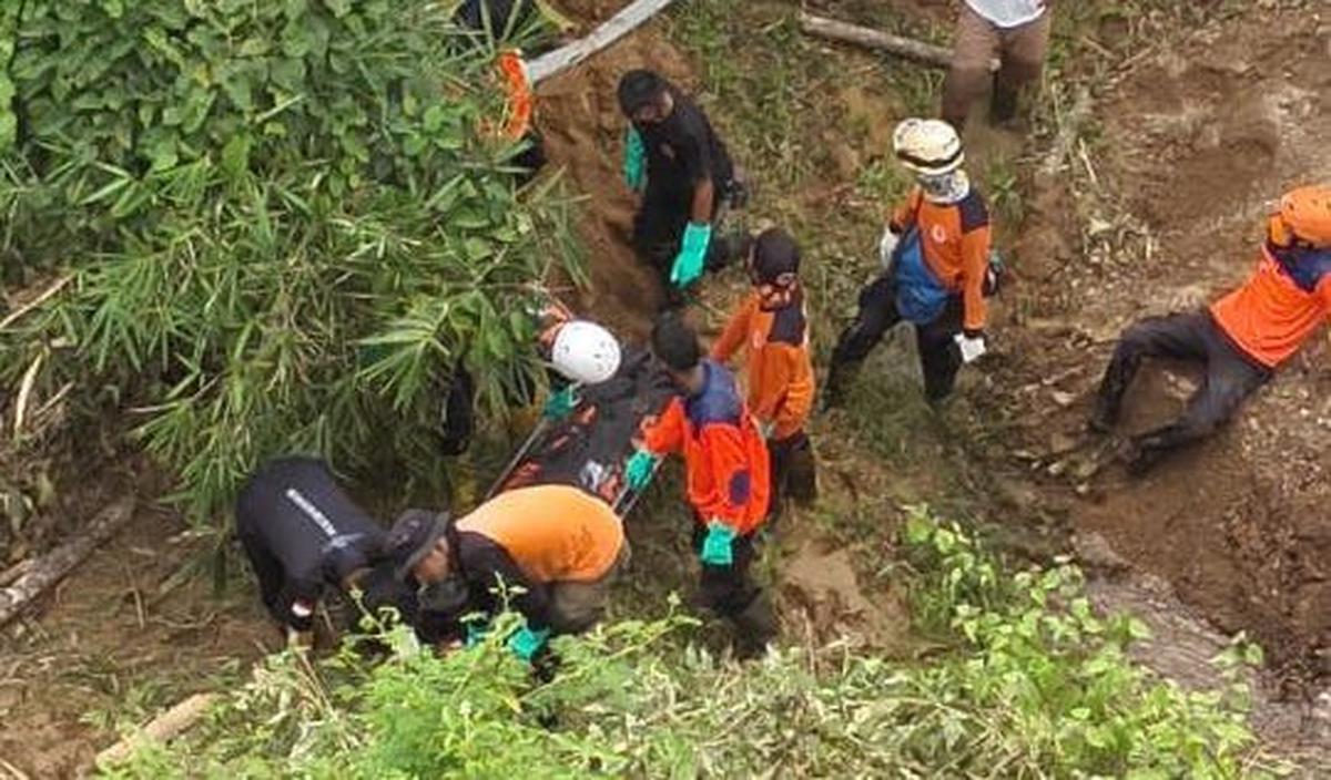 Kepala Badan Penanggulangan Bencana Daerah (BPBD) Kabupaten Bandung Barat, Meidi mengatakan peristiwa banjir bandang terjadi di Kampung Joglo, Desa Sirnagalih.&nbsp;<br>