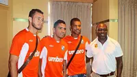 Reinaldo Lobo, Alberto Goncalves, dan Hilton Moreira berfoto bareng Jacksen F. Tiago menjelang Liga Premier Malaysia 2015. (The Star)