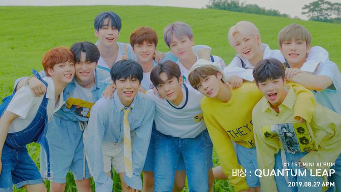 X1 yang akan debut pada 27 Agustus besok, disambut antusias oleh para penggemar mereka yang disebut ONE IT dengan cuitan 'BESOK X1 DEBUT' yang menjadi trending di Twitter. (Liputan6.com/Twitter/@x1official101)
