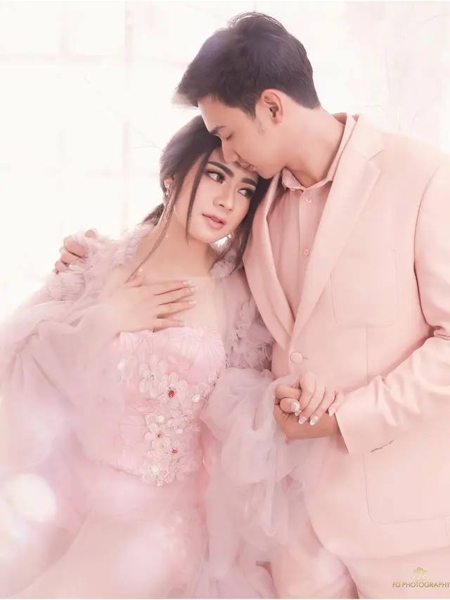 6 Potret Prewedding Caesar Hito dan Felicya, Bertema ‘Awesome Love in a Fairy World’