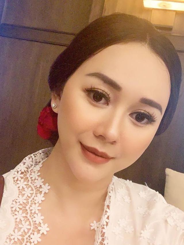 Potret Cantik Aura Kasih Memakai Kabaya saat Bertemu Jokowi