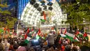 Mereka mengatakan mereka merencanakan demonstrasi lebih lanjut di Chicago. (Tyler Pasciak LaRiviere/Chicago Sun-Times via AP)