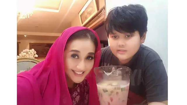 5 Seleb Cantik yang Baru Dikaruniai Anak di Usia 40 Tahun ke Atas