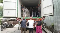 Sebanyak 19 mitra binaan UKM dari Bali, Bandung, Yogyakarta, dan Jakarta mengekspor lebih dari 3.300 produk handicraft dan kriya ke Kanada. Pelepasan bersama secara simbolik berlangsung di Bandung, Selasa (22/4/2024). (Dok LPEI)