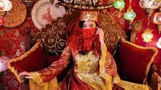 Turki menjadi salah satu tujuan wisata favorit para selebriti Indonesia. Selain bisa menikmati serunya mengunjungi berbagai tempat bersejarah dan wisata balon udara, di Turki menjadi salah satu spot untuk pemotretan keren. Salah satunya seperti yang dilakukan oleh Febby Rastanty yang tampil bak tuan putri ini. (Liputan6.com/IG/@febbyrastanty)