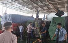 Truk Bermuatan Dedak dan Jagung Terguling di Kapal Ferry