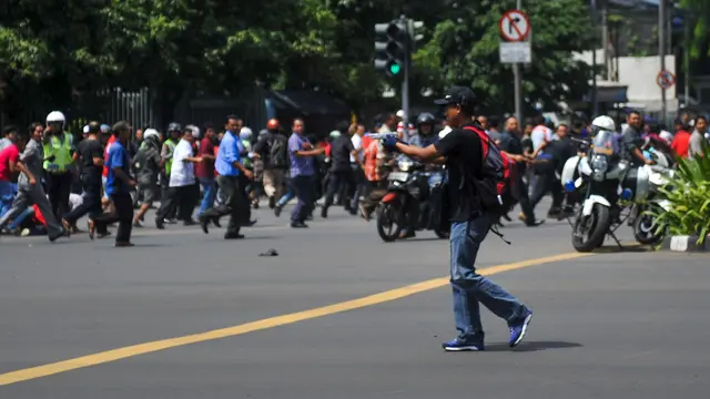20160114-Ini Foto Pelaku Teror Sarinah?-Jakarta