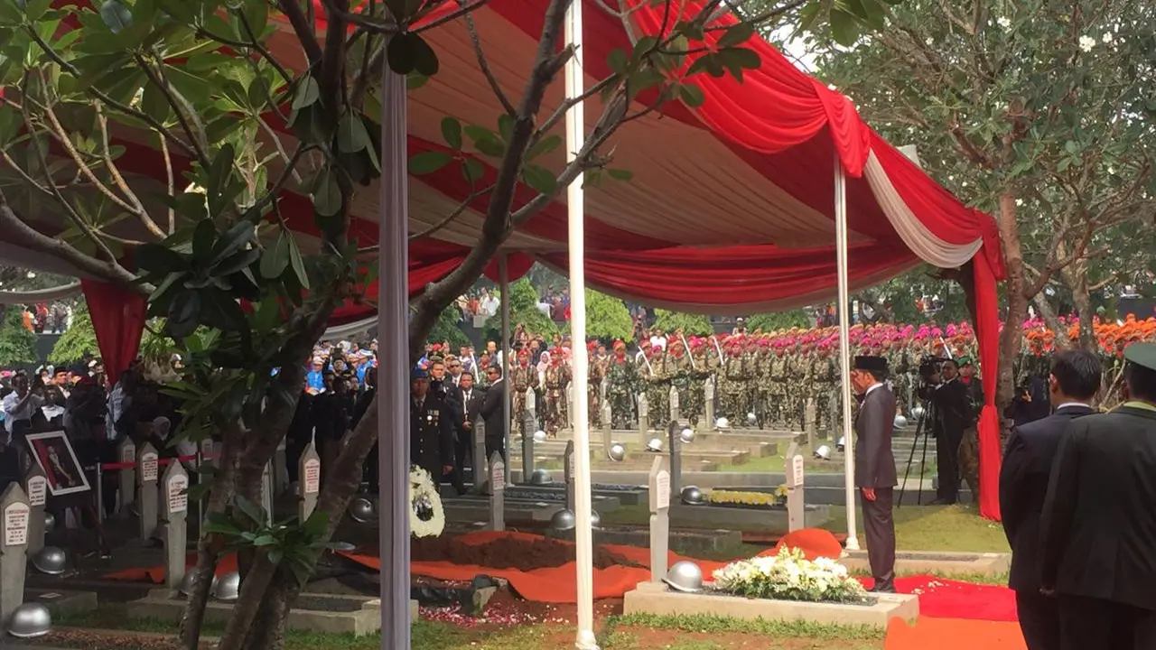 Presiden Jokowi Pimpin Upacara Pemakaman BJ Habibie