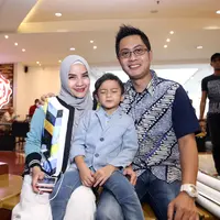 "Jadi tiga tahun lalu aku sempat kista tapi udah diangkat. Tapi sampai sekarang belum dikasih mau apa," tambah Tasya. (Nurwahyunan/Bintang.com)