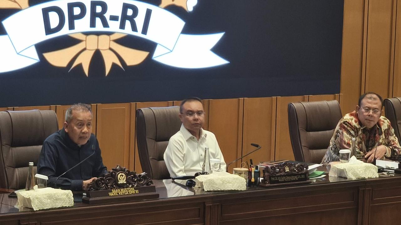 VIDEO: Depan Mahasiswa, Dasco dan Pimpinan DPR Minta Maaf Kami Hentikan Tunjangan Rumah