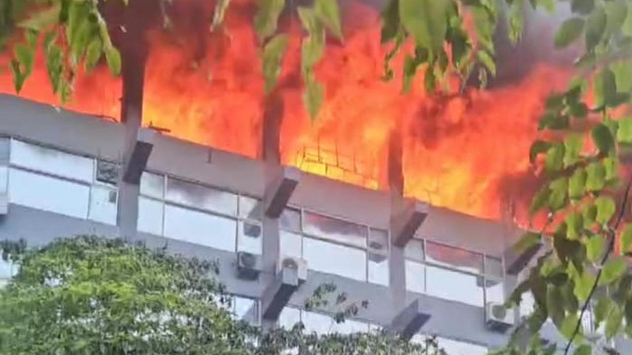 Bakamla RI Kebakaran, Api Melahap Atap Gedung