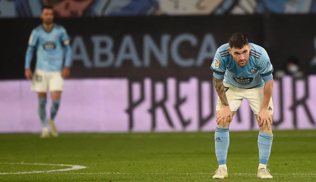 Pemain Celta Vigo Javi Galan bereaksi pada akhir laga melawan Valencia pada pertandingan Liga Spanyol di Stadion Balaidos, Vigo, Spanyol, 5 Desember 2021. Valencia menang 2-1. (MIGUEL RIOPA/AFP)