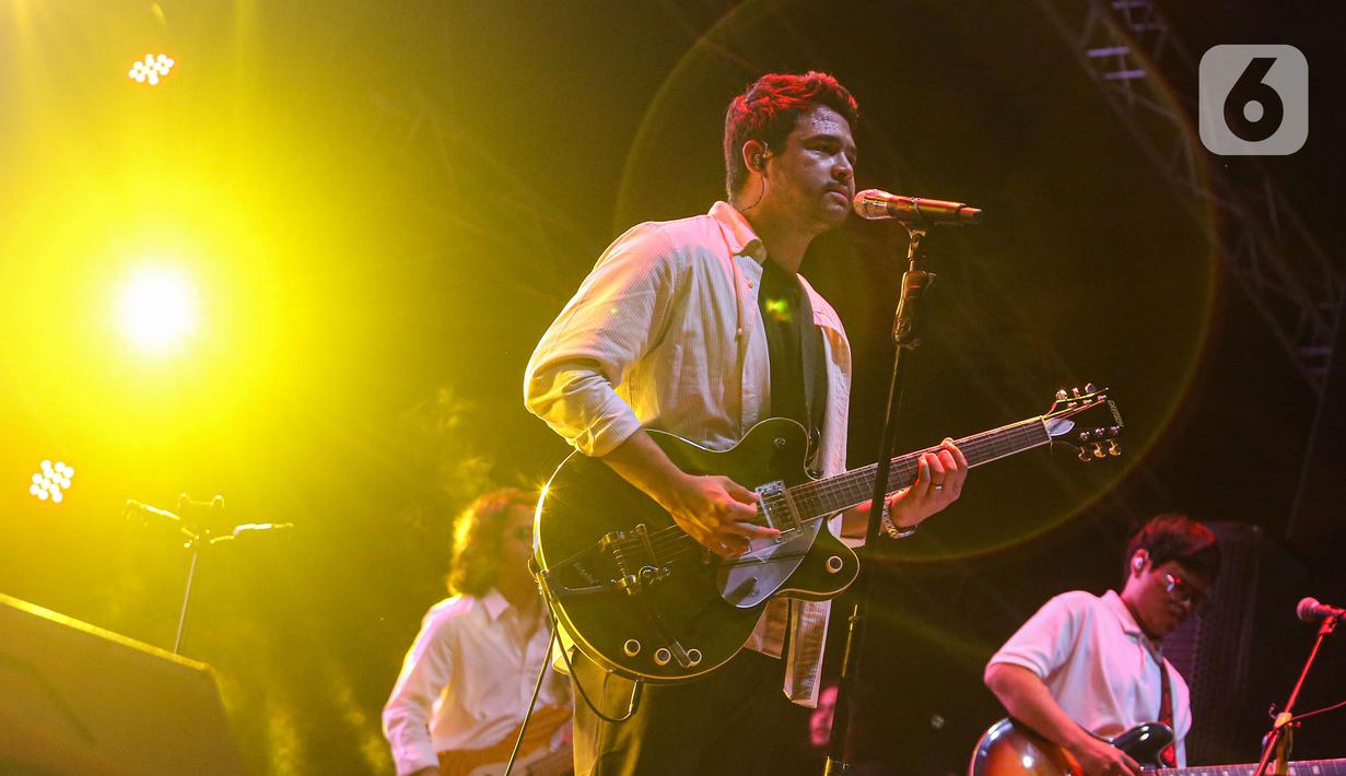 Salah satunya ketika ia membawakan lagu Penjaga Hati. (Liputan6.com/Angga Yuniar)