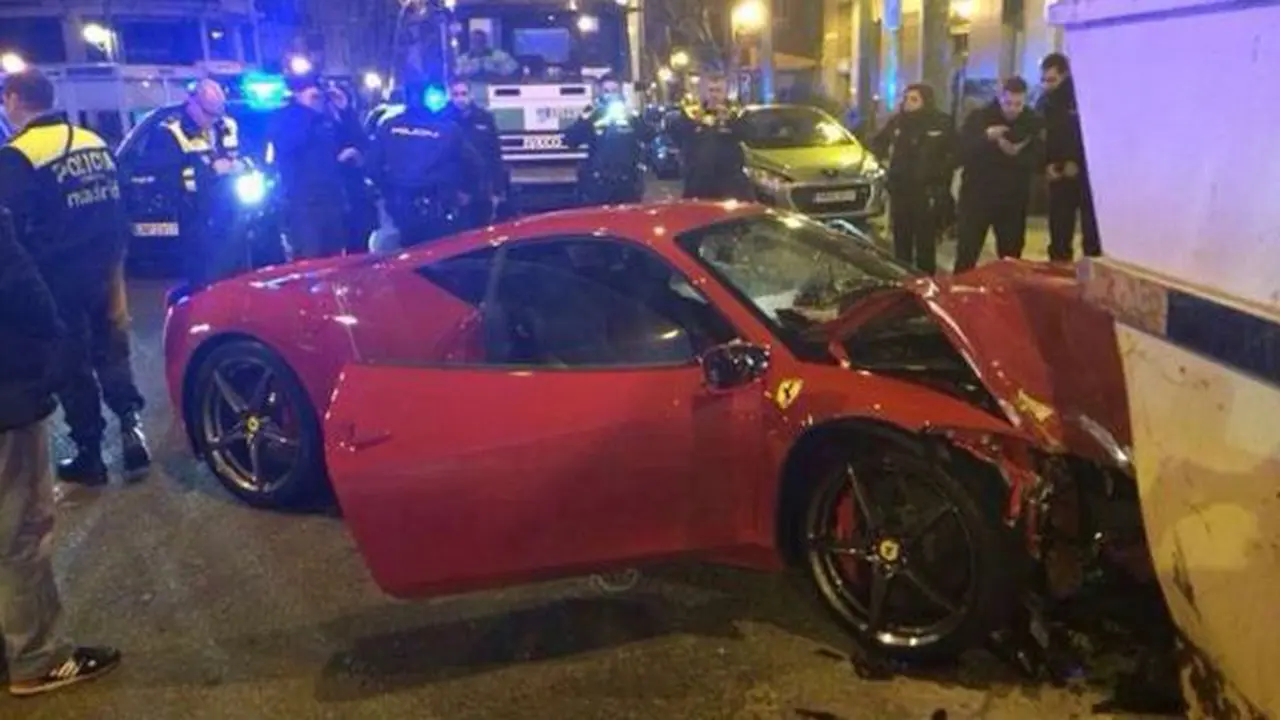 [OTO-News] Mabuk, Pengemudi Ini Bikin Ringsek Ferrari Rp 3,7 M