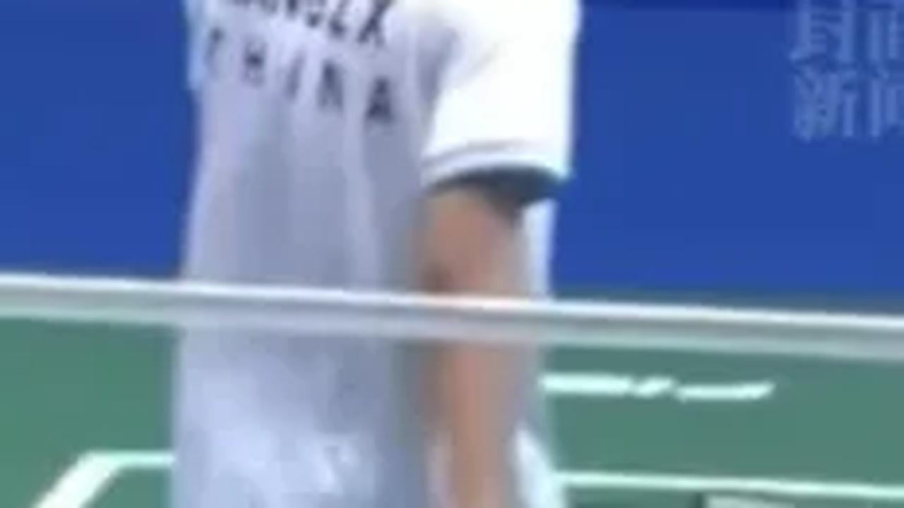 "Terima kasih atas sikap sportif Wang Zhengxing dari Tiongkok. Dia memberi saya raket baru setelah raket saya rusak,” tulis Muyanja dalam akun instagram pribadinya @amosmuyanja