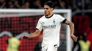 Aksi bek Borussia Monchengladbach, Kevin Diks saat bertandang ke markas Bayer Leverkusen dalam lanjutan Bundesliga 2025/2026, Minggu (21/9/2025) malam. (Instagram/Kevin Diks)