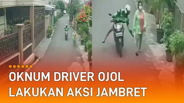 Sebuah rekaman CCTV menunjukkan aksi seorang oknum driver ojol lakukan penjambretan di pinggir jalan.