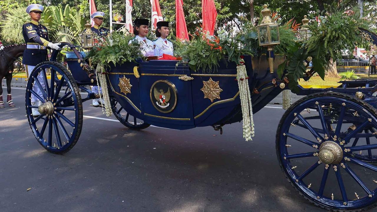FOTO: Kirab Merah Putih Warnai HUT ke-80 RI di Jakarta