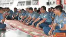 Citizen6, Tanjung Priok: KRI Banda Aceh-593 mengadakan kegiatan ceramah keagamaan yang dilaksanakan dalam rangka meningkatkan keimanan dan ketaqwaan prajuri di geladak Helly, Dermaga Kolinlamil, Tanjung Priok, Jakarta, Rabu (1/8). (Pengirim: Dispenkolinla