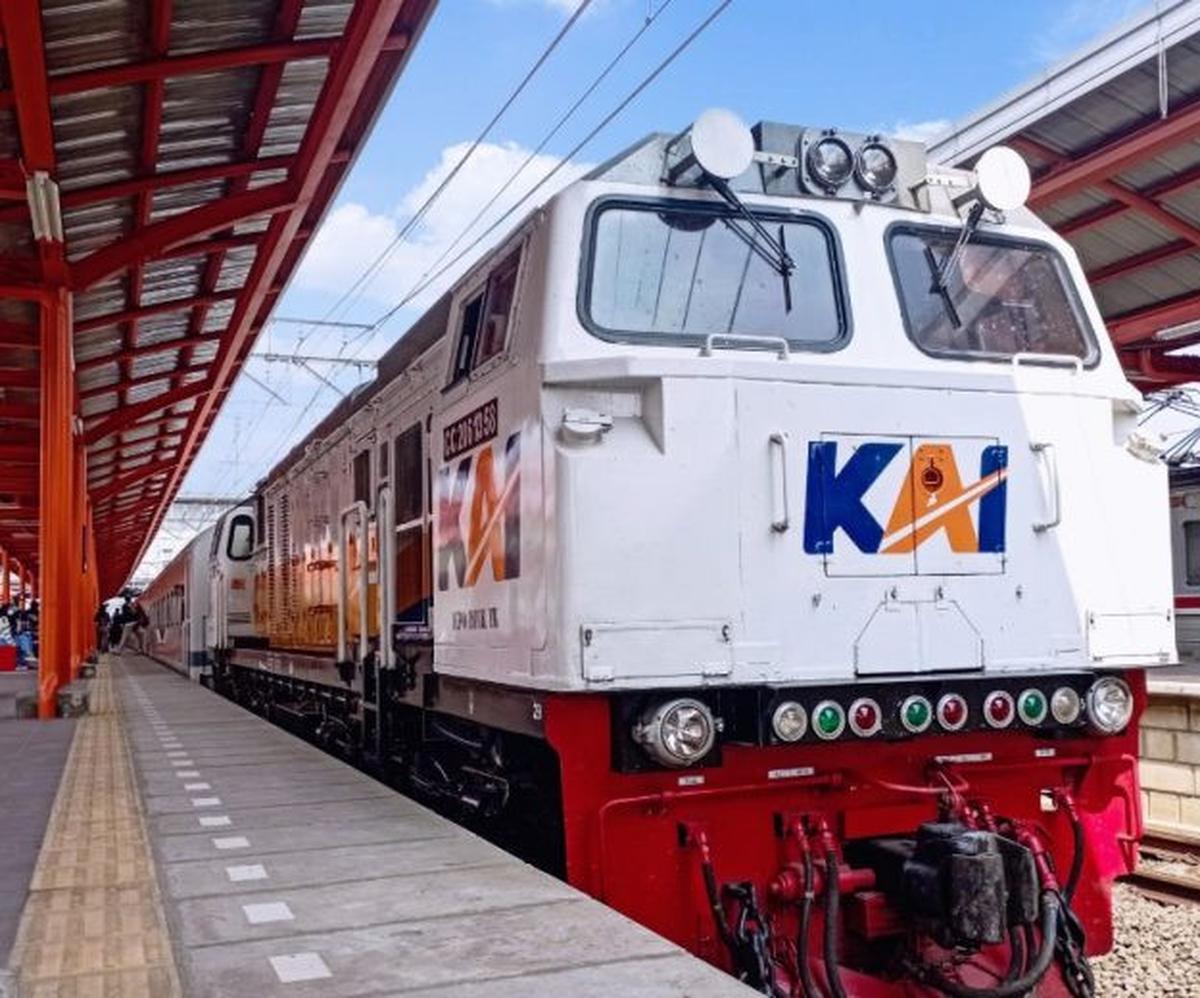 ilustrasi kereta api Indonesia