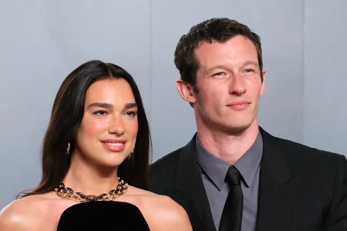 Dua Lipa dan Callum Turner