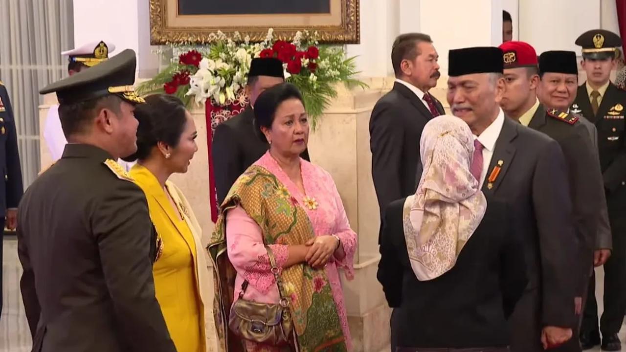 Kasad yang baru saja dilantik, Jenderal Maruli Simandjuntak merupakan menantu dari Luhut.<br>