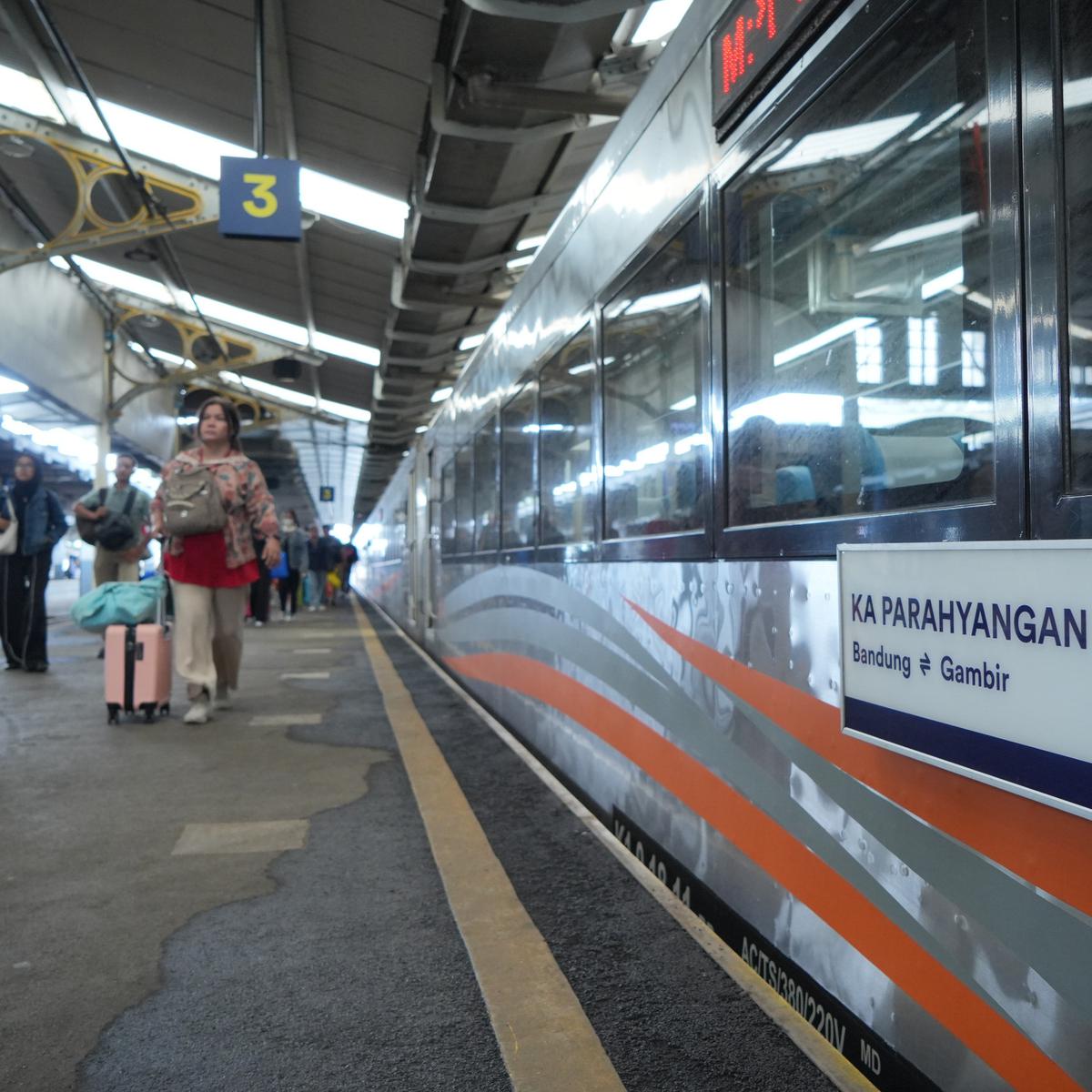 Perjalanan KA Parahyangan Bandung-Gambir Dibatalkan