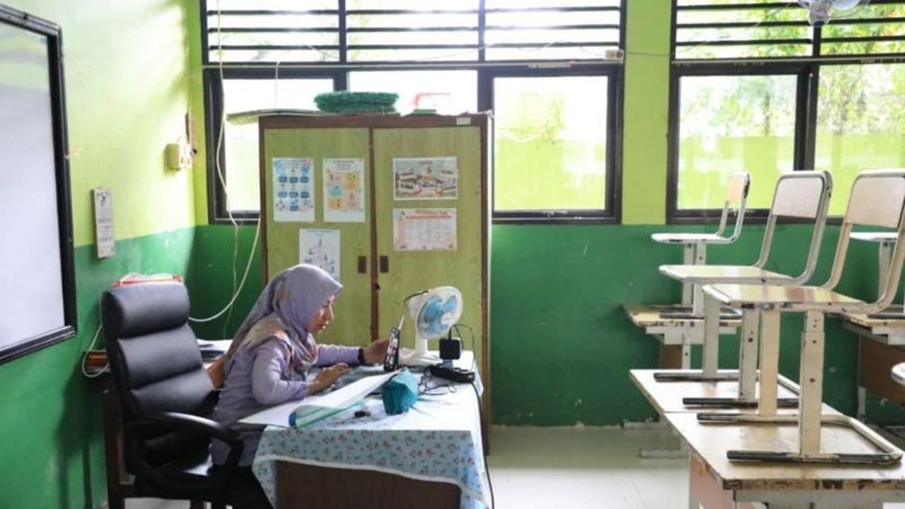 PJJ Cuaca Ekstrem Jakarta: SDN Srengseng Sawah 01 Terapkan Belajar Daring Demi Keselamatan