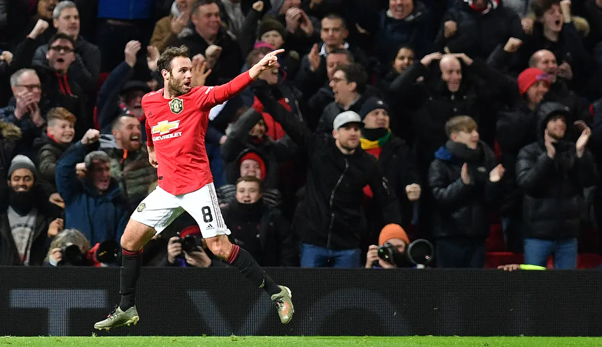 Pemain Manchester United Juan Mata melakukan selebrasi usai mencetak gol ke gawang Wolverhampton Wanderers pada putaran ketiga Piala FA di Old Trafford, Manchester, Inggris, Rabu (15/1/2020). Gol tunggal Juan Mata membawa MU ke babak 16 besar. (PAUL ELLIS/AFP)