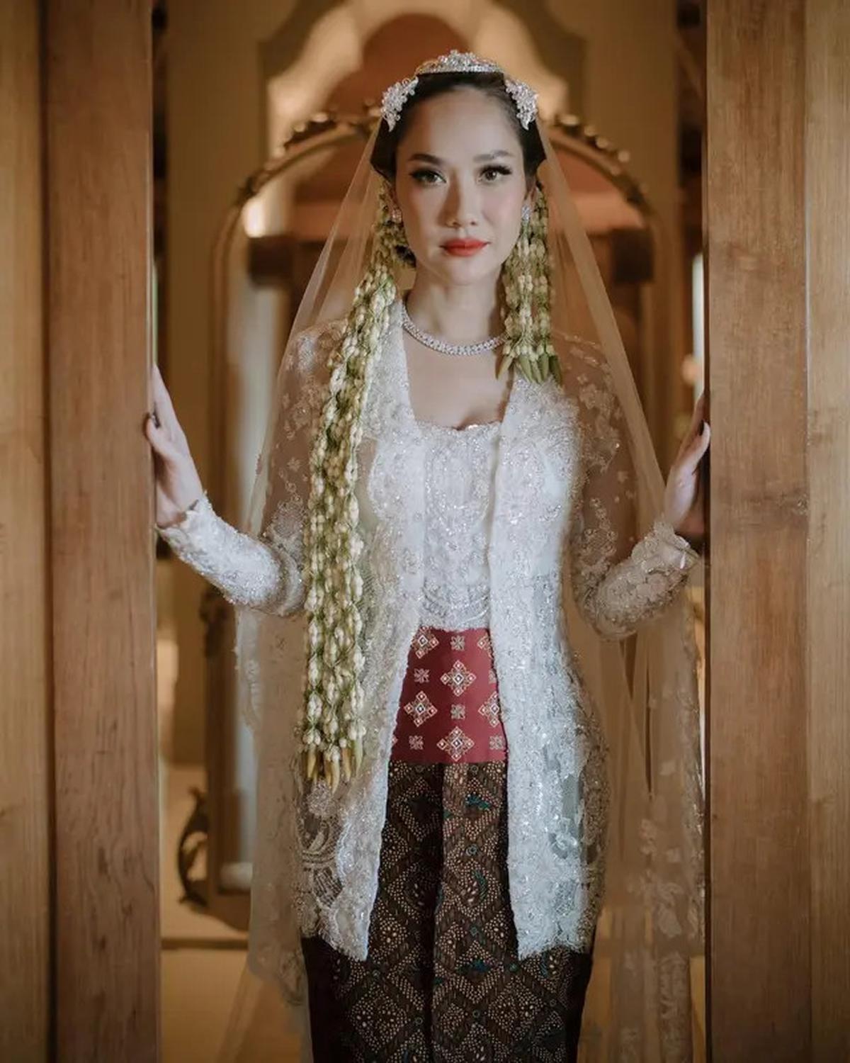 Model Kebaya Modern Pilihan BCL, Inspirasi Gaya Wanita Anggun dan Berkelas di Usia 40an