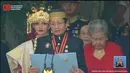 Sedangkan Selvi Ananda tampil kenakan sunting khas Palembang dengan nuansa emas yang megah. [Foto: YouTube/ Istana Kepresidenan]