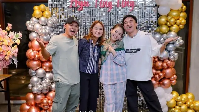 Ayu Ting Ting saat Mendapat Kejutan Ulang Tahun ke-32. [@arka_photographyy]