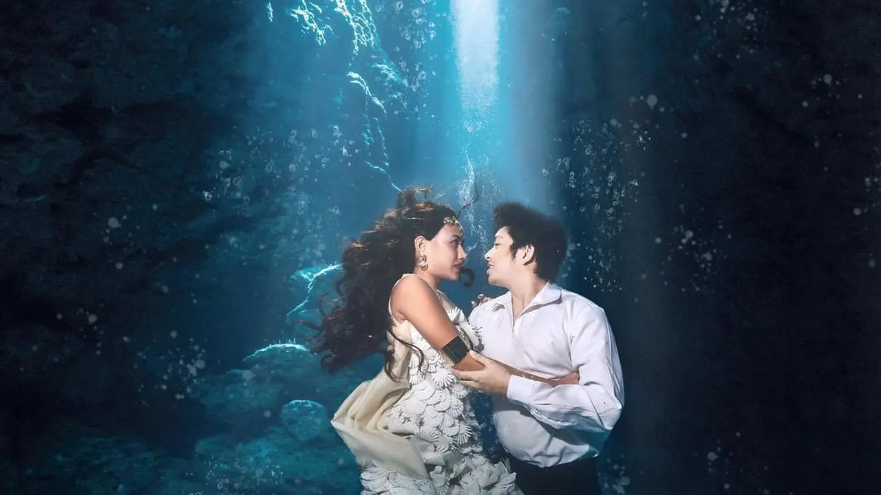 Detail Gaun Shenina Cinnamon untuk Pemotretan Underwater, Cantik Bak Pengantin Sampai Dikira Foto Prewedding