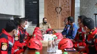 Pelepasan Tim Rescue Damkar Makassar ke Luwu (Liputan6.com)