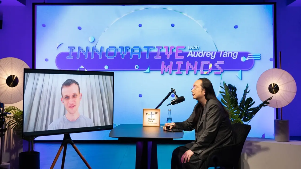 Salah satu pendiri Ethereum, Vitalik Buterin, bertukar pandangan dengan Menteri Digital Taiwan, Audrey Tang, dalam acara TaiwanPlus. (AP/Business Wire)