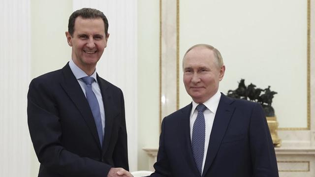 Presiden Rusia Vladimir Putin dan Presiden Suriah Bashar al-Assad saat bertemu di Kremlin, Moskow, pada Rabu (24/7/2024).
