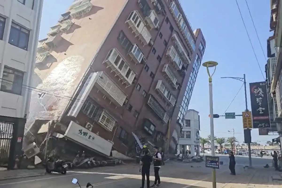 Tangkapan layar dari video TVBS menunjukkan situasi di Hualien, Taiwan, pasca gempa magnitudo 7,5 pada Rabu (3/4/2024).