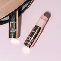 Holika Holika hadirkan pelembap berbentuk stick dengan fungsi ganda. (Foto: Enrapani)