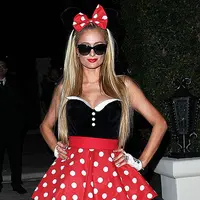Paris Hilton menjadi Minnie Mouse yang seksi. (via people.com)