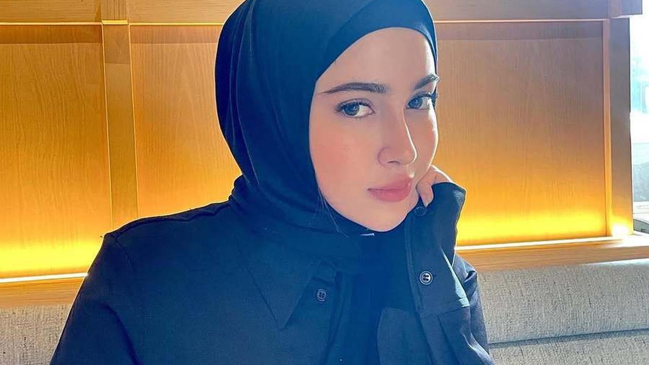8 Potret Miskah Shafa Istri Yislam Jaidi yang Cantiknya Banyak Dipuji, bak Boneka Barbie