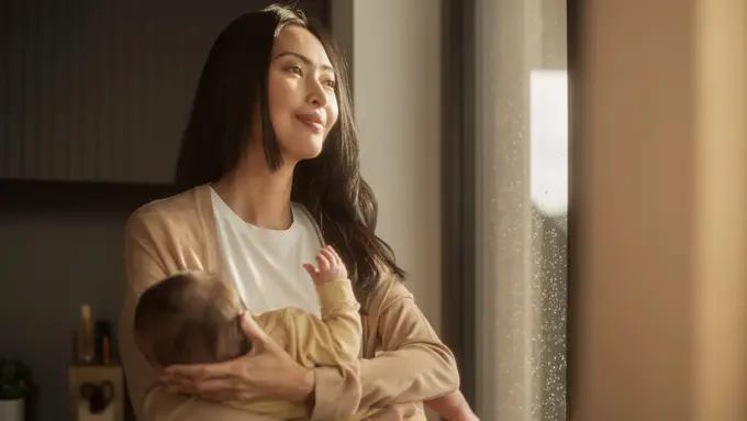 wanita juni menjadi ibu muda