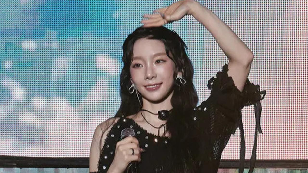 6 Potret Cantik Taeyeon Pakai Beragam Kostum di Konser The Tense Jakarta, Tak Cuma Menawan Tapi Punya Konsep Jelas