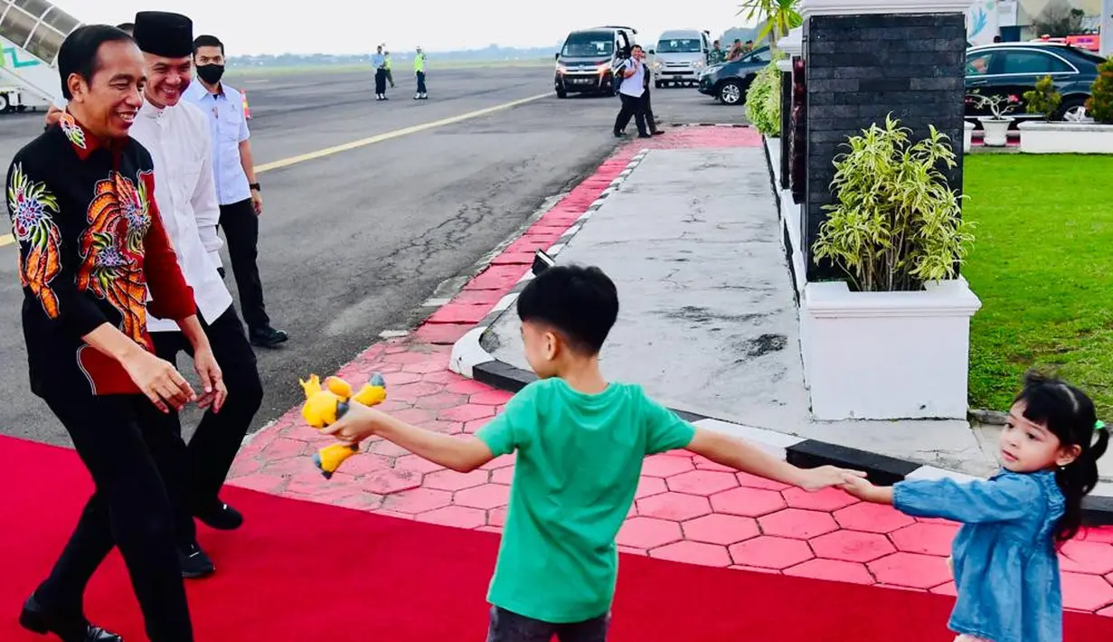 Keduanya merupakan anak dari Wali Kota Solo, yang juga putra sulung Jokowi, Gibran Rakabuming Raka. (Foto: Lukas - Biro Pers Sekretariat Presiden)