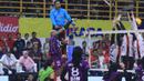 <p>Pemain Jakarta BIN, Kenia Carcaces (kiri) melepaskan spike yang berhasil menembus blok tiga pemain Jakarta Pertamina Enduro pada laga seri kedua putaran kedua PLN Mobile Proliga 2024 di GOR Si Jalak Harupat, Kabupaten Bandung, Sabtu (8/6/2024). Jakarta BIN menang 3-0 (25-22, 26-24, 27-25). (Dok. PBVSI)</p>