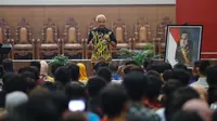 Gubernur Jateng Ganjar Pranowo saat mengisi acara di Auditorium Prof. Wuryanto UNNES, Semarang. (Istimewa)