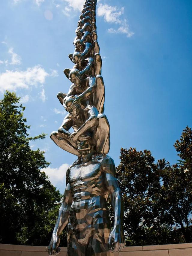 6 Potret Patung Bak Gambarkan Aktivitas Manusia Ini Unik, Muncul Beragam Imajinasi