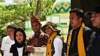 Menteri Kehutanan (Menhut) Raja Juli Antoni bersama Pimpinan Komisi IV DPR RI Siti Hediati Soeharto melakukan pelepasan ekspor perdana Kopi dari KUPS. (Tim News).